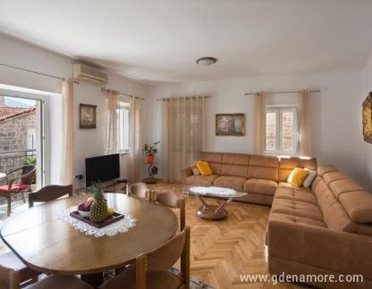 LOVELY 2BEDROOM APARTMENT IN HEART OF OLD TOWN BUDVA , privatni smeštaj u mestu Budva, Crna Gora - 7